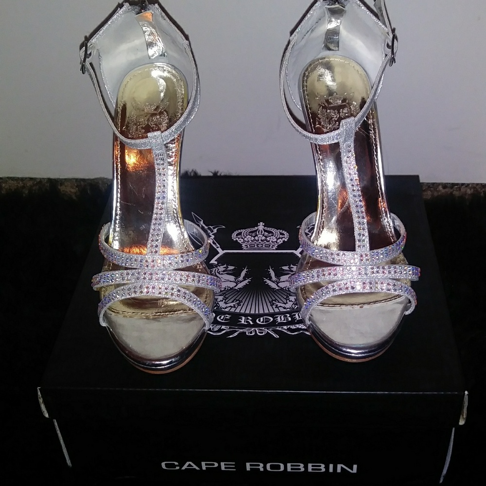 💕 Beautiful silver formal dress sandals
